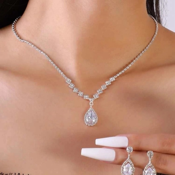 Cubic Zirconia Water Drop Decor Drop Earrings & Necklace - Picture 3 of 5